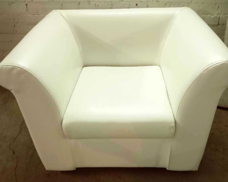 Перетяжка порванного кожаного кресла ПОСЛЕ