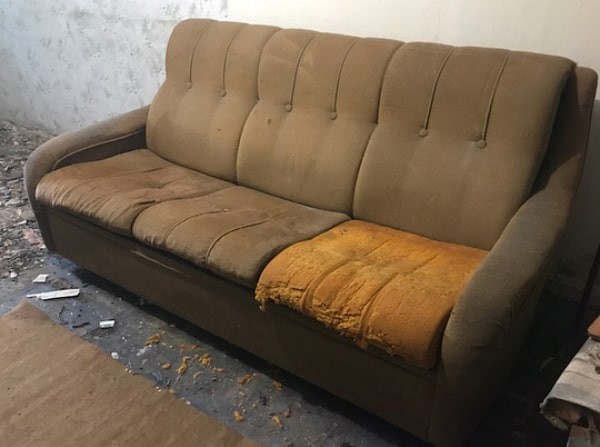 Перетяжка дивана с грязной обивкой ДО и ПОСЛЕ