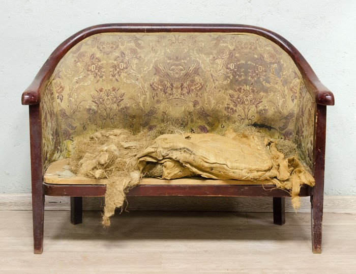 Реставрация старого дивана-1129 ДО