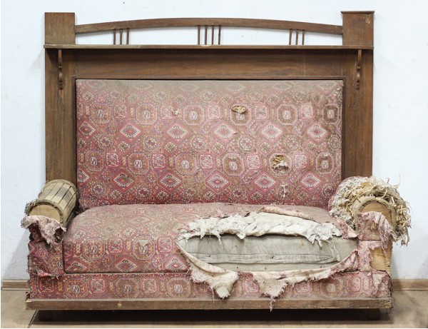 Старинный диван - сталинский ампир