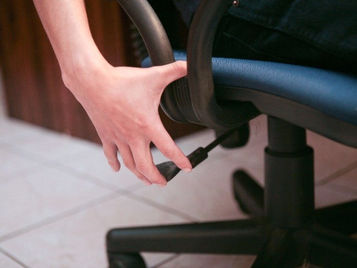 Ремонт механизма опускания кресла