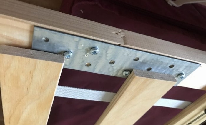Ремонт доски в кровати