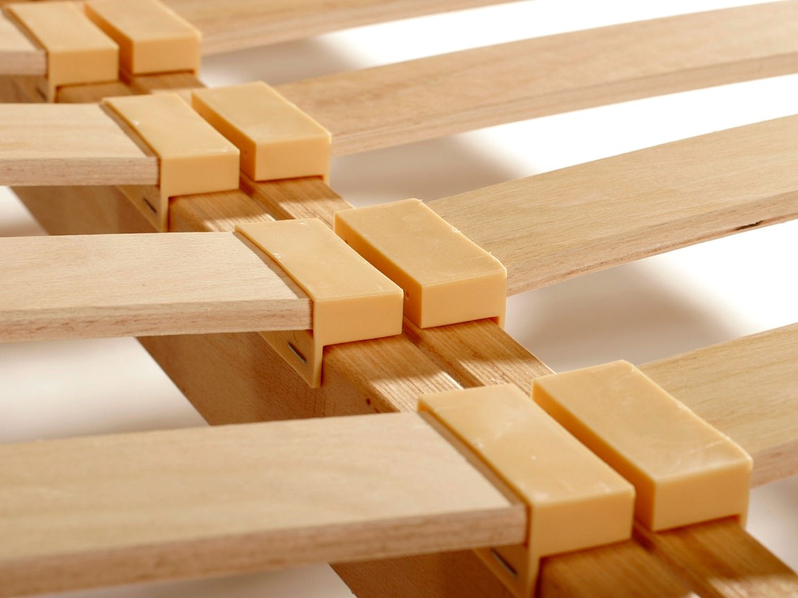 Ремонт ламелей у кровати