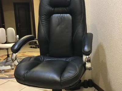 Перетяжка компьютерного кресла кожей