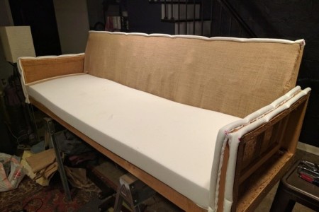 Замена поролона в диване на дому